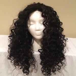 NWOT Dark brown curly wig